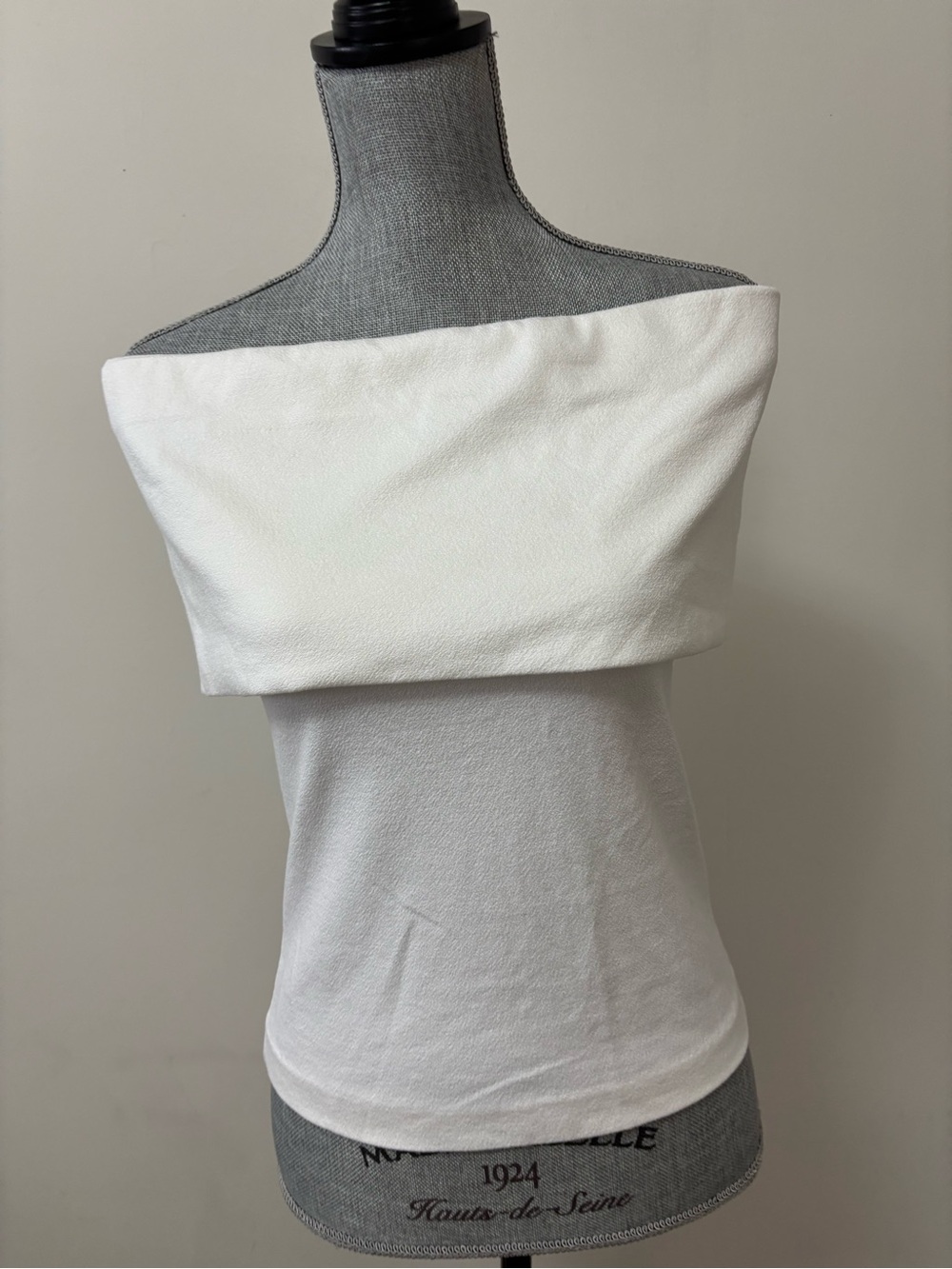 Club Monaco Off-Shoulder White Women’s Top - Picture 2 of 5